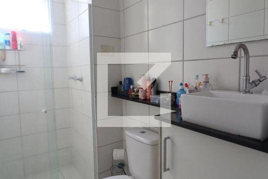 Banheiro de apartamento para alugar com 2 quartos, 48m² em Covanca, São Gonçalo