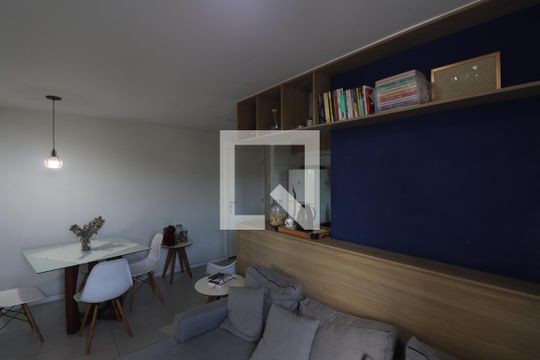 Sala de apartamento para alugar com 2 quartos, 48m² em Covanca, São Gonçalo