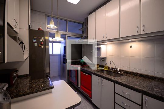 Cozinha de apartamento à venda com 2 quartos, 112m² em Vila Gumercindo, São Paulo