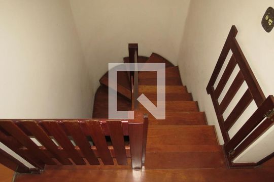 Escadas de casa à venda com 4 quartos, 302m² em Vila Palmeiras, São Paulo