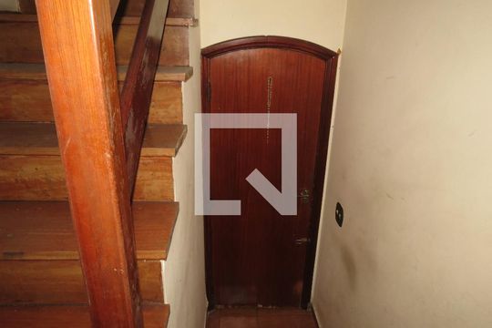 Escadas - Entrada Garagem de casa à venda com 4 quartos, 302m² em Vila Palmeiras, São Paulo