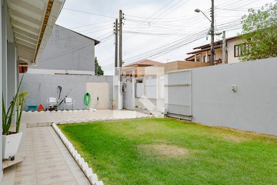 Quintal de casa para alugar com 3 quartos, 150m² em São João do Rio Vermelho, Florianópolis