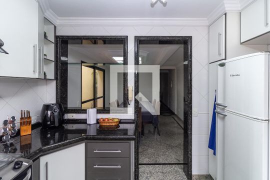 Cozinha de casa à venda com 3 quartos, 300m² em Vila Lucia, São Paulo