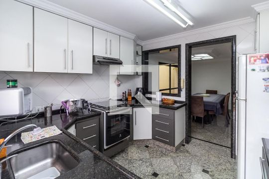 Cozinha de casa à venda com 3 quartos, 300m² em Vila Lucia, São Paulo