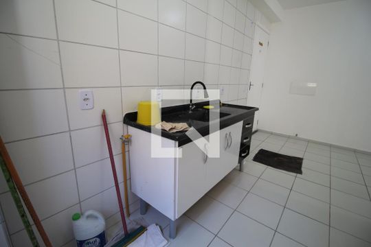 Cozinha de apartamento para alugar com 2 quartos, 45m² em Parque São Lourenço, São Paulo