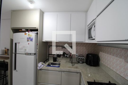 Cozinha de apartamento à venda com 2 quartos, 42m² em Vila Nilo, São Paulo