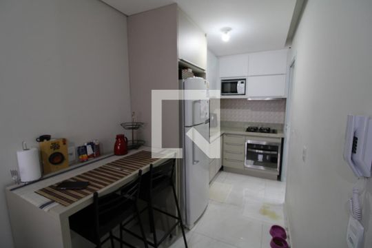 Cozinha de apartamento à venda com 2 quartos, 42m² em Vila Nilo, São Paulo