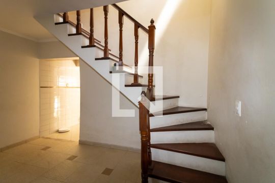 Escada de casa à venda com 3 quartos, 137m² em Jardim Nove de Julho, São Paulo