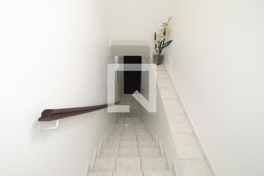 Escada de casa à venda com 4 quartos, 202m² em Vila Marieta, São Paulo