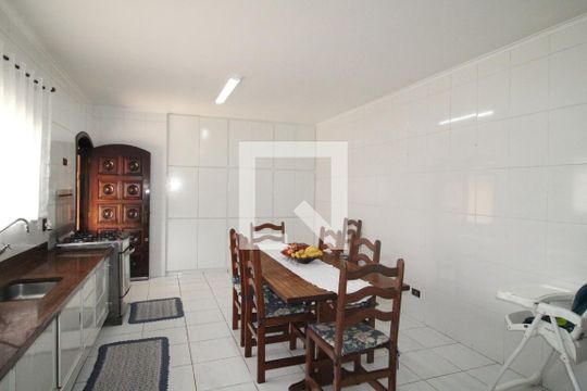 Cozinha  de casa à venda com 4 quartos, 202m² em Vila Marieta, São Paulo
