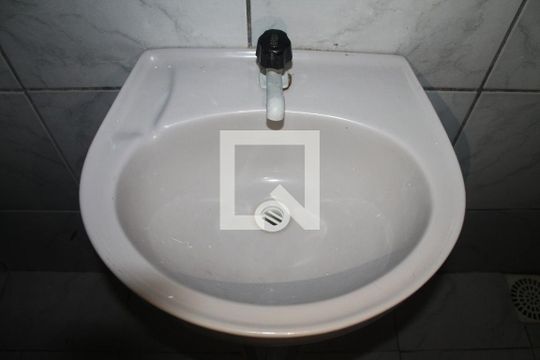 Banheiro de apartamento para alugar com 1 quarto, 30m² em Vicentina, São Leopoldo
