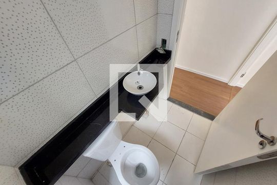 Banheiro de apartamento à venda com 2 quartos, 45m² em Jardim do Lago, São Paulo