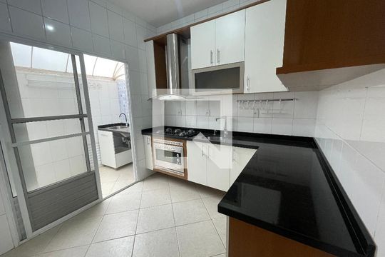 Cozinha de casa de condomínio à venda com 3 quartos, 93m² em Jardim Shangai, Jundiaí