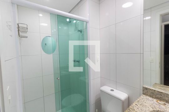 Banheiro de apartamento para alugar com 2 quartos, 50m² em Vila Paranagua, São Paulo