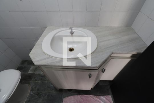 Lavabo de casa para alugar com 3 quartos, 128m² em Vila Eldízia, Santo André