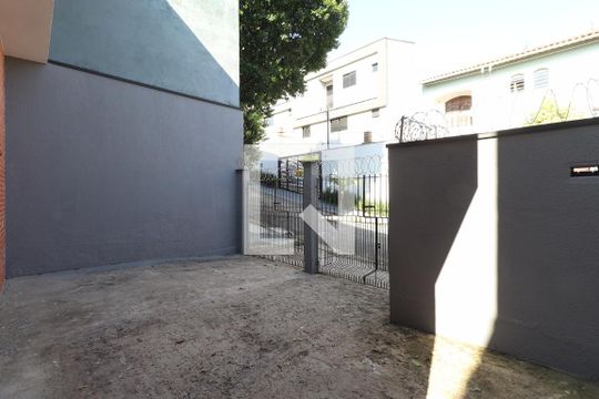 Garagem de casa para alugar com 3 quartos, 128m² em Vila Eldízia, Santo André