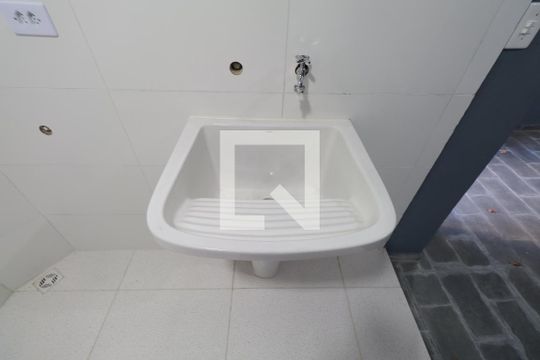 Lavanderia (Torneira) de casa para alugar com 3 quartos, 128m² em Vila Eldízia, Santo André