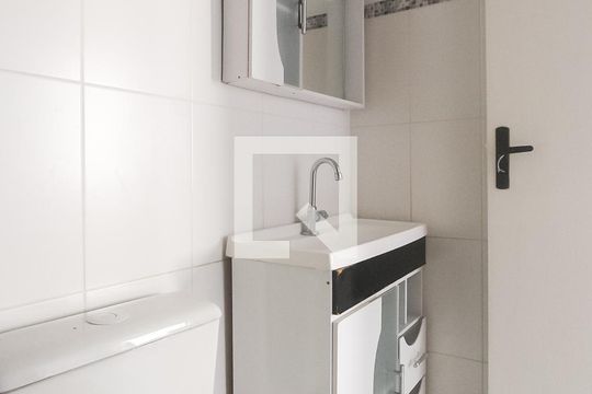 Banheiro de kitnet/studio à venda com 1 quarto, 27m² em Floresta, Porto Alegre