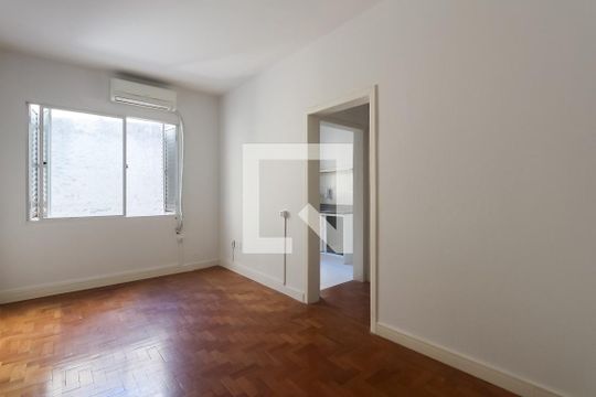 Sala/Quarto de kitnet/studio à venda com 1 quarto, 27m² em Floresta, Porto Alegre
