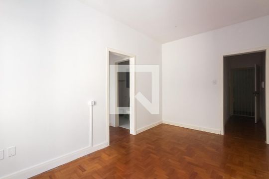 Sala/Quarto de kitnet/studio à venda com 1 quarto, 27m² em Floresta, Porto Alegre