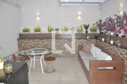 Área Externa de casa para alugar com 3 quartos, 250m² em Vila Ester (zona Norte), São Paulo