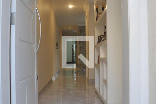Corredor de casa à venda com 3 quartos, 250m² em Vila Ester (zona Norte), São Paulo