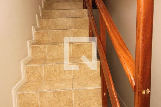 Escada de casa à venda com 4 quartos, 209m² em Nonoai, Porto Alegre