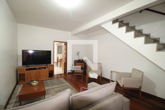 Sala   de casa para alugar com 4 quartos, 151m² em Jardim Danfer, São Paulo