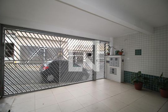 Garagem de casa para alugar com 4 quartos, 151m² em Jardim Danfer, São Paulo