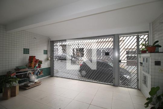 Garagem de casa para alugar com 4 quartos, 151m² em Jardim Danfer, São Paulo