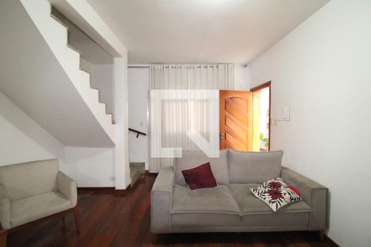 Sala   de casa para alugar com 4 quartos, 151m² em Jardim Danfer, São Paulo