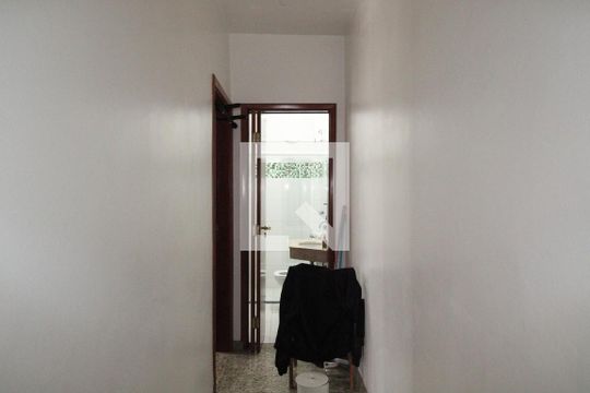 Corredor de casa para alugar com 4 quartos, 151m² em Jardim Danfer, São Paulo