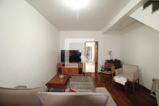 Sala   de casa para alugar com 4 quartos, 151m² em Jardim Danfer, São Paulo