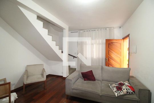 Sala   de casa para alugar com 4 quartos, 151m² em Jardim Danfer, São Paulo