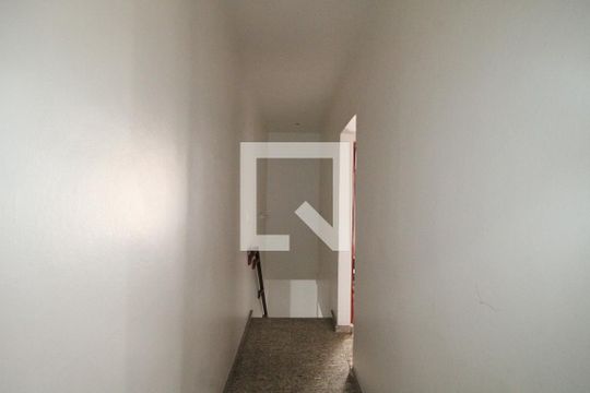 Corredor de casa para alugar com 4 quartos, 151m² em Jardim Danfer, São Paulo