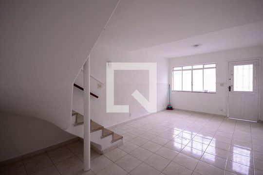 Sala  de casa para alugar com 2 quartos, 105m² em Vila Gumercindo, São Paulo