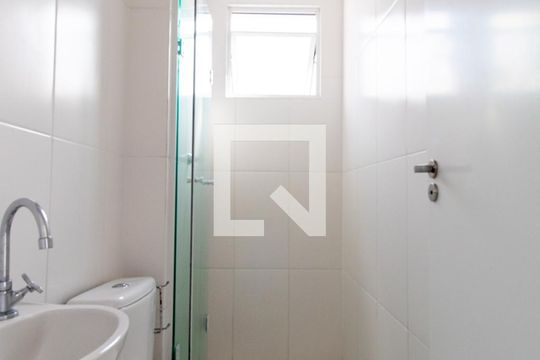 Banheiro de apartamento para alugar com 2 quartos, 46m² em Santo Antônio, São José dos Pinhais