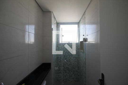 Banheiro de apartamento para alugar com 2 quartos, 46m² em Usina Piratininga, São Paulo