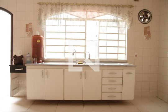 Cozinha de casa para alugar com 3 quartos, 272m² em Parque Continental I, Guarulhos