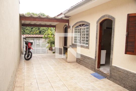 Área externa de casa para alugar com 3 quartos, 272m² em Parque Continental I, Guarulhos