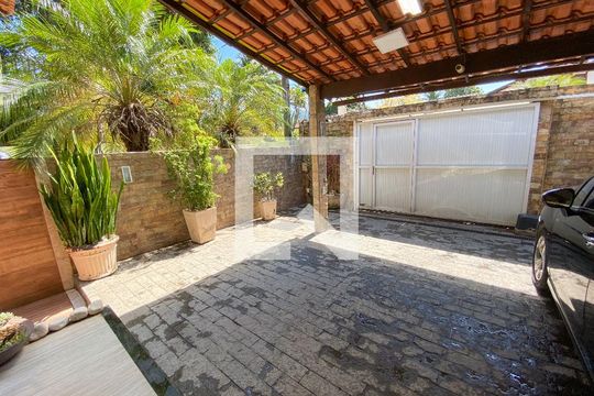 Garagem de casa à venda com 3 quartos, 225m² em Itaipu, Niterói