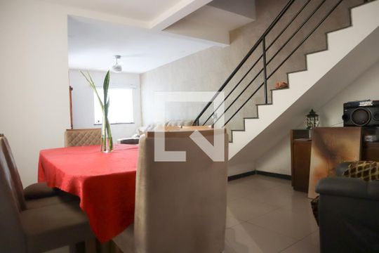 Sala 1 de casa à venda com 3 quartos, 225m² em Itaipu, Niterói