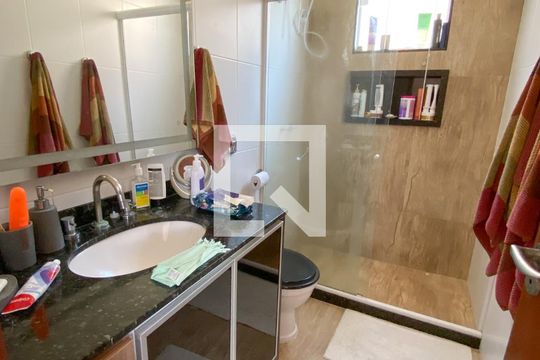 Banheiro da Suíte de casa à venda com 3 quartos, 225m² em Itaipu, Niterói