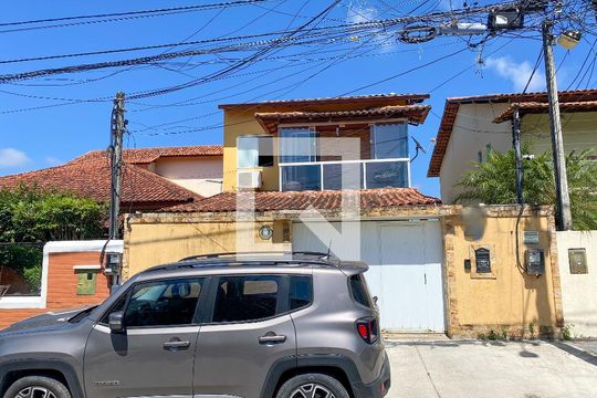 Fachada de casa à venda com 3 quartos, 225m² em Itaipu, Niterói