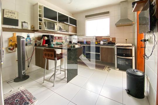Cozinha de casa à venda com 3 quartos, 225m² em Itaipu, Niterói