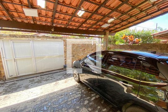Garagem de casa à venda com 3 quartos, 225m² em Itaipu, Niterói