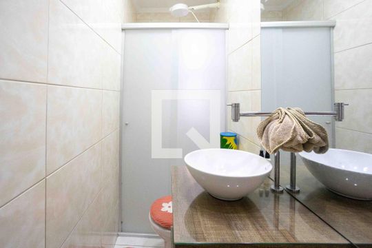 Banheiro de apartamento para alugar com 2 quartos, 60m² em Campanário, Diadema