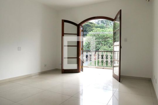 Sala de casa para alugar com 3 quartos, 250m² em Vila Mangalot, São Paulo