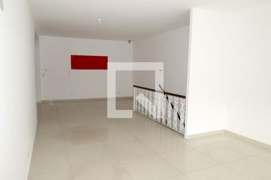 Sala de casa para alugar com 3 quartos, 250m² em Vila Mangalot, São Paulo