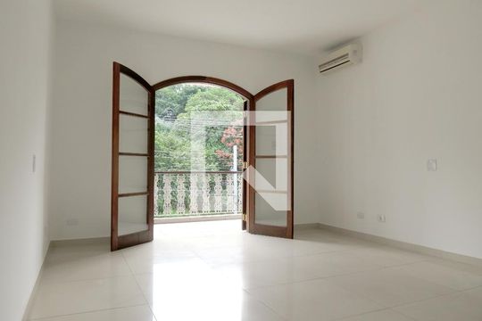Sala de casa para alugar com 3 quartos, 250m² em Vila Mangalot, São Paulo